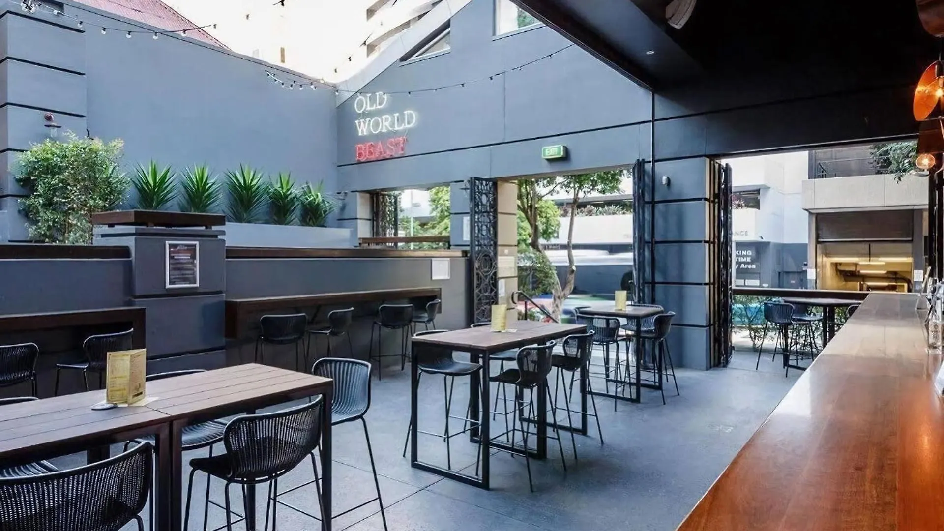 Stylish Central City Retreat With Pool Parking Brisbane Australia