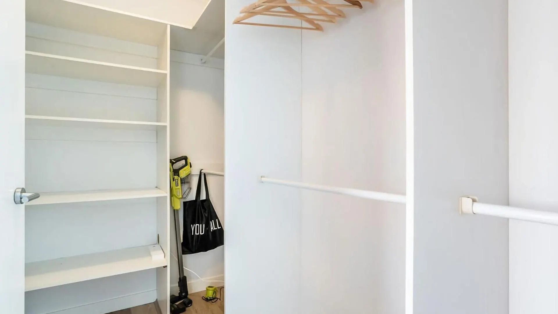 Stylish Central City Retreat With Pool Parking Brisbane 0*,