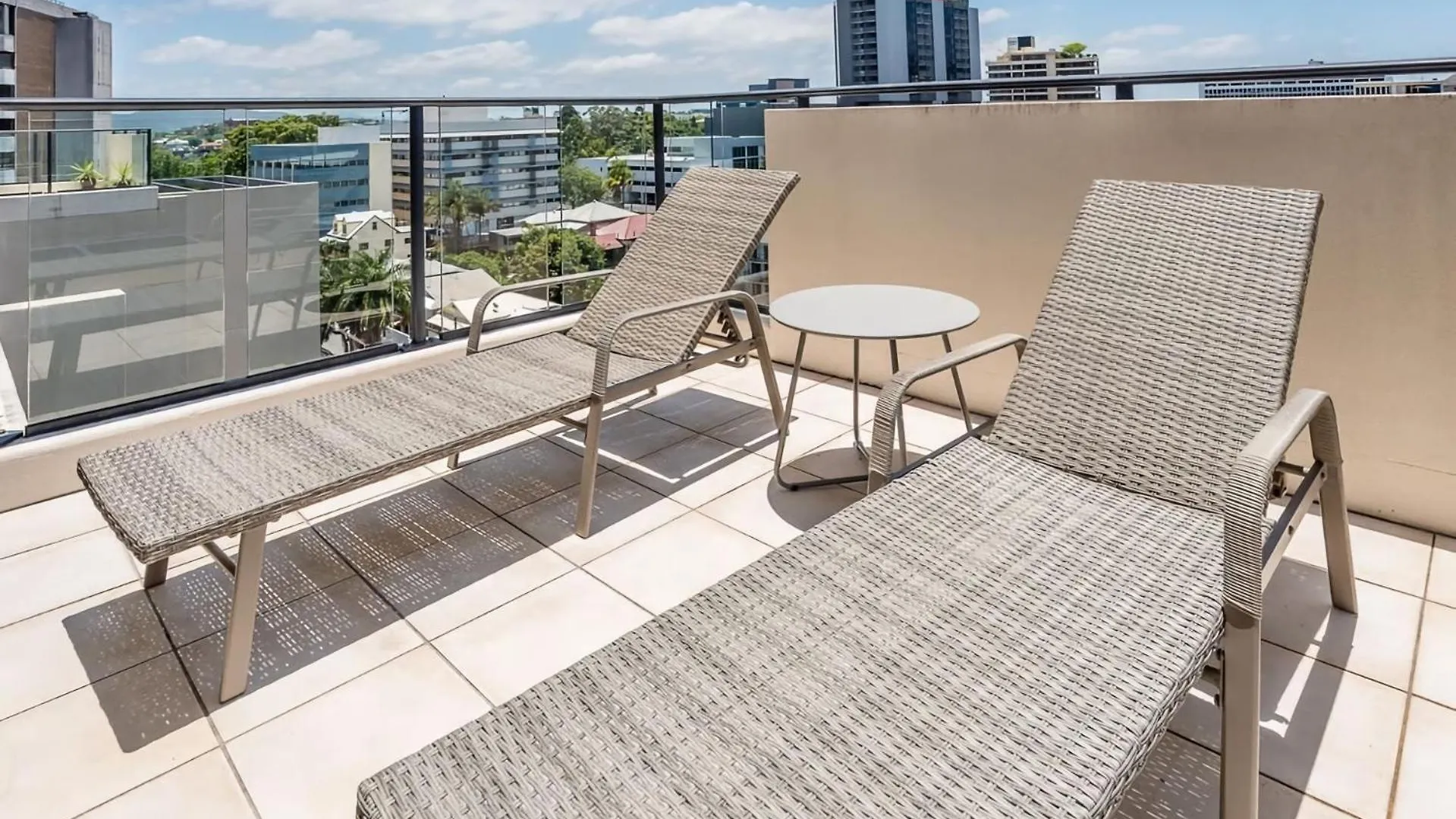 Stylish Central City Retreat With Pool Parking Brisbane 0*,