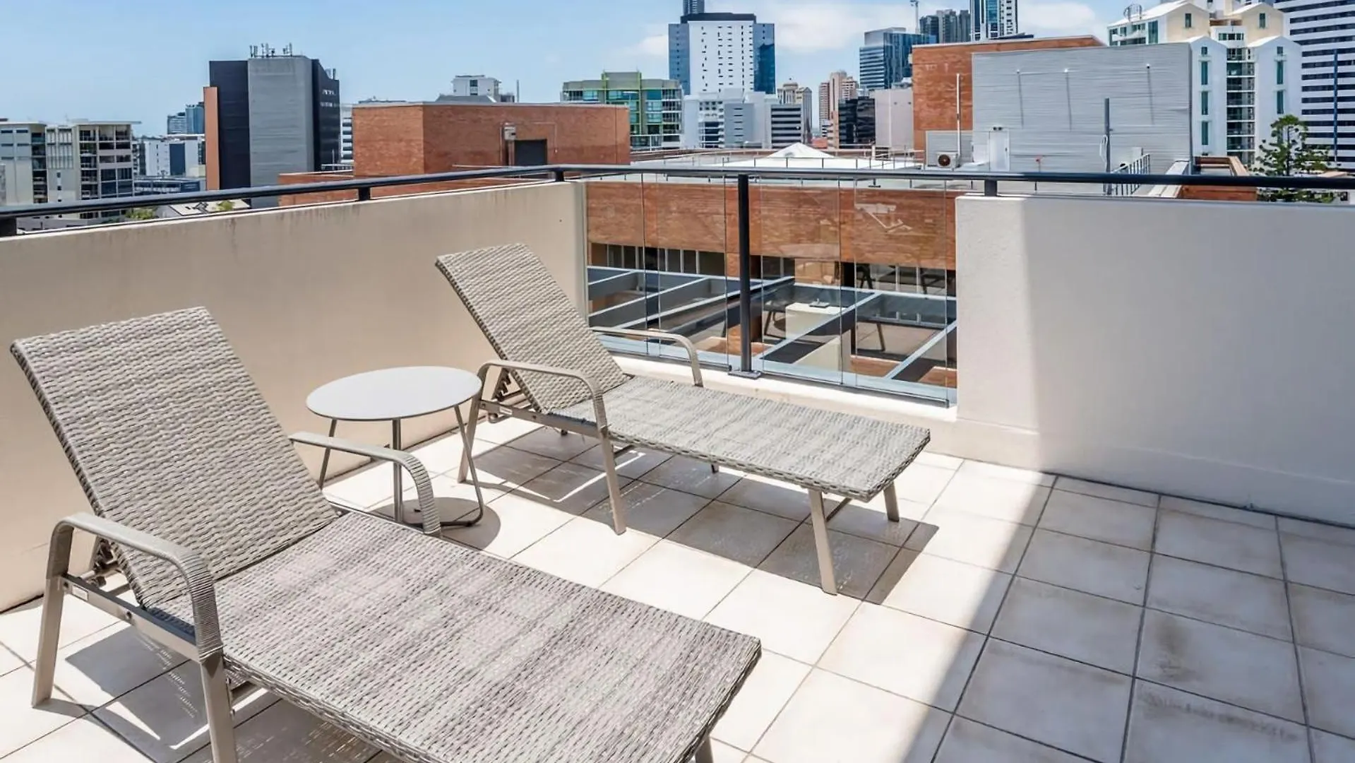 Stylish Central City Retreat With Pool Parking Brisbane Apartment